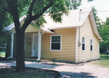 Home of Audie Murphy's maternal grandparents, Jefferson D. Killian (died 1943) and Sarah Elizabeth Gill Killian (1863-1946) in Farmersville, Texas.